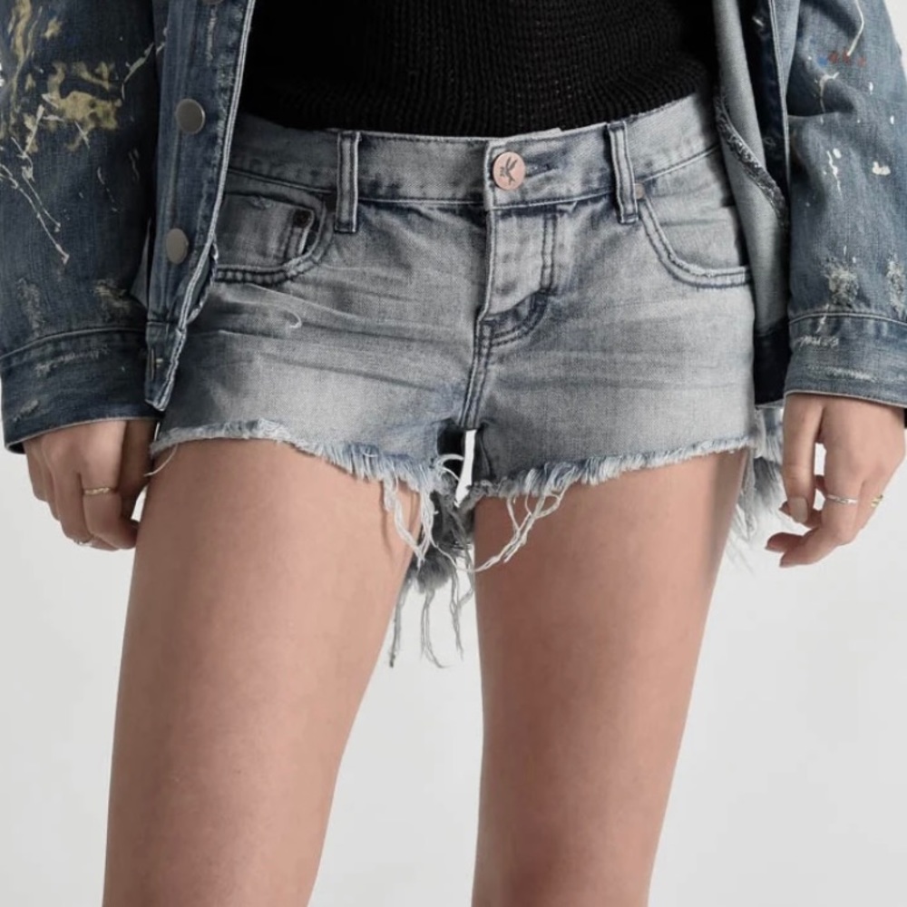 One teaspoon Revolve Rocky Bonitas Low Waist Cotton Raw Hem Denim Jean Shorts 26 - Picture 2 of 9